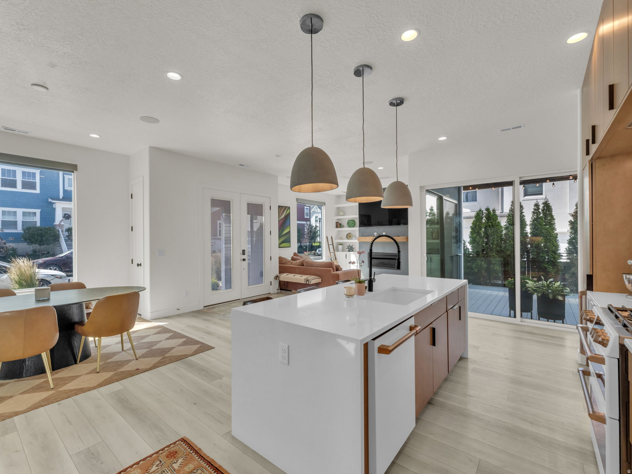 DAYBREAK - Residential