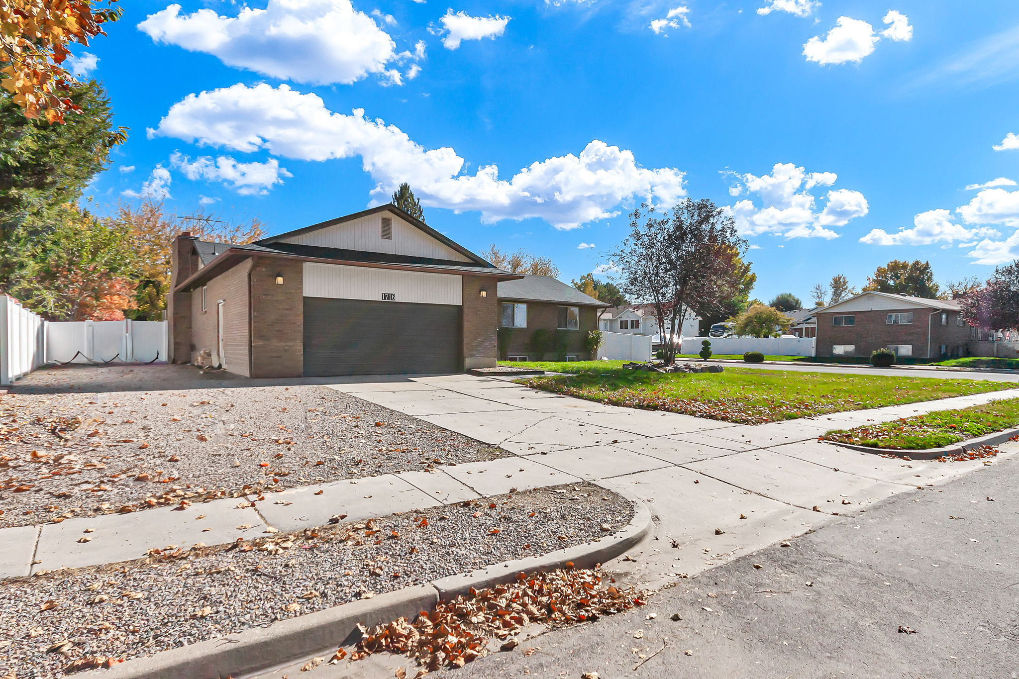 MUIR MEADOWS - Residential