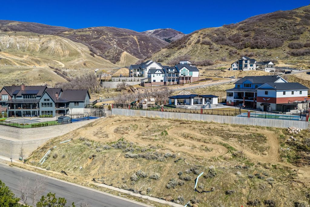 Photo of 198 N 1500 DR E #118, Bountiful, UT 84010 (MLS # 2145042)