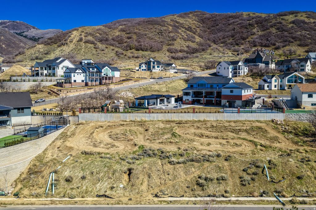 Photo of 198 N 1500 DR E #118, Bountiful, UT 84010 (MLS # 2145042)