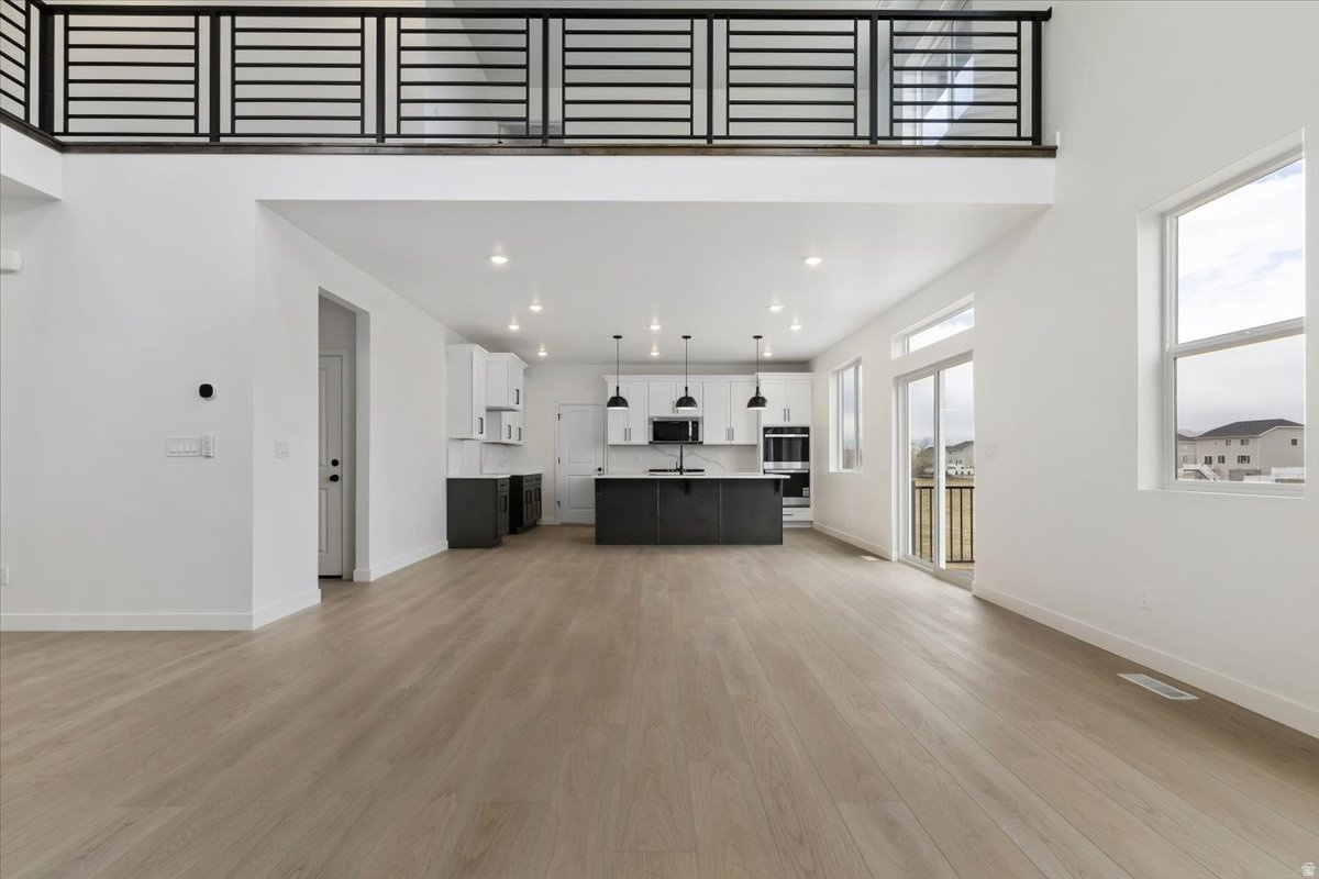 NORTHLAKE MEADOWS - Residential