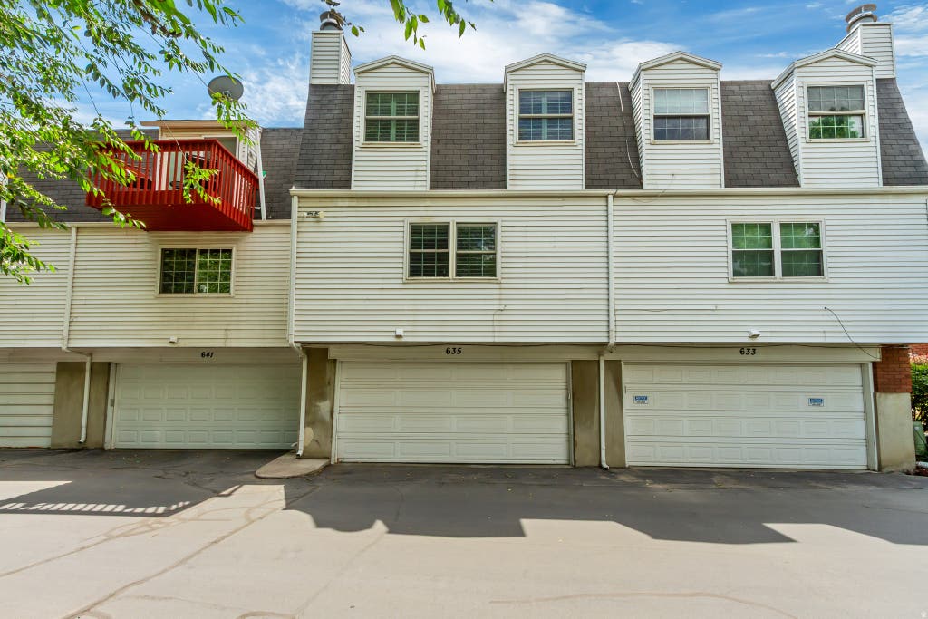 Photo of 635 E WILLIAMSBURG PARK CIR CRK S, Sandy, UT 84070 (MLS # 2178202)