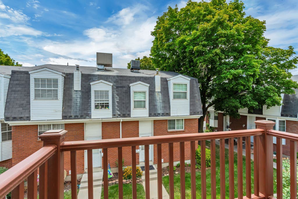 Photo of 635 E WILLIAMSBURG PARK CIR CRK S, Sandy, UT 84070 (MLS # 2178202)