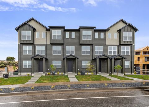 Townhouse For Sale - 4046 S Sandridge Dr #1<br/> Roy, UT 84067