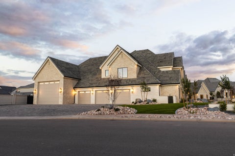 Tiny photo for 2585 E WATERS EDGE CIR, Saint George, UT 84790 (MLS # 2184238)