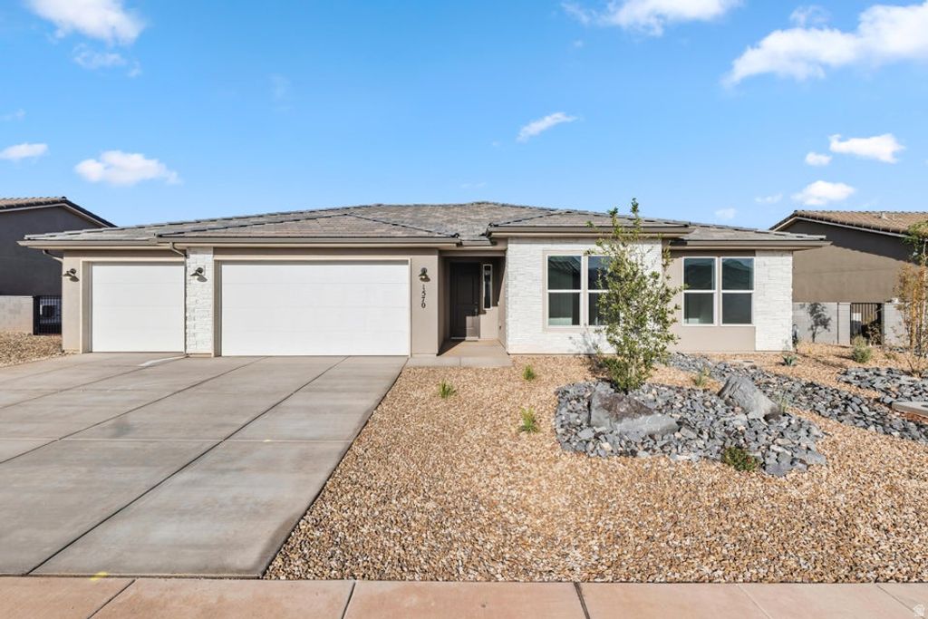 Photo of 1570 S 4040 W #4, Hurricane, UT 84737 (MLS # 2120843)