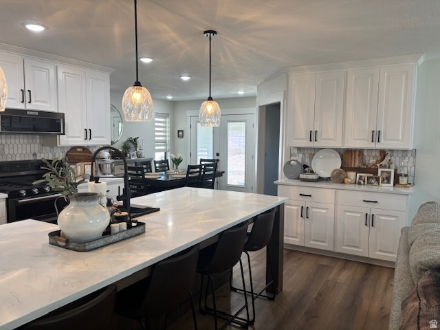 COUNTRY CORNER - Residential