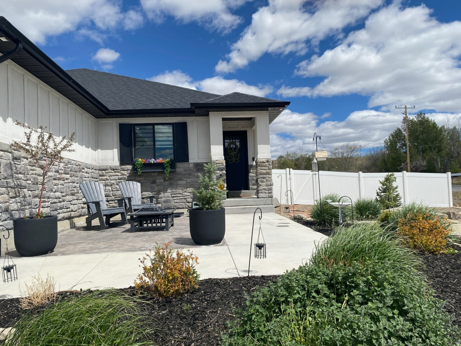 COUNTRY CORNER - Residential