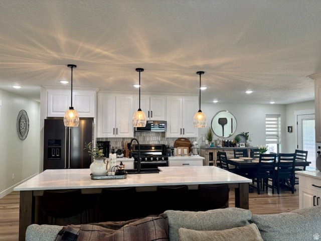 COUNTRY CORNER - Residential