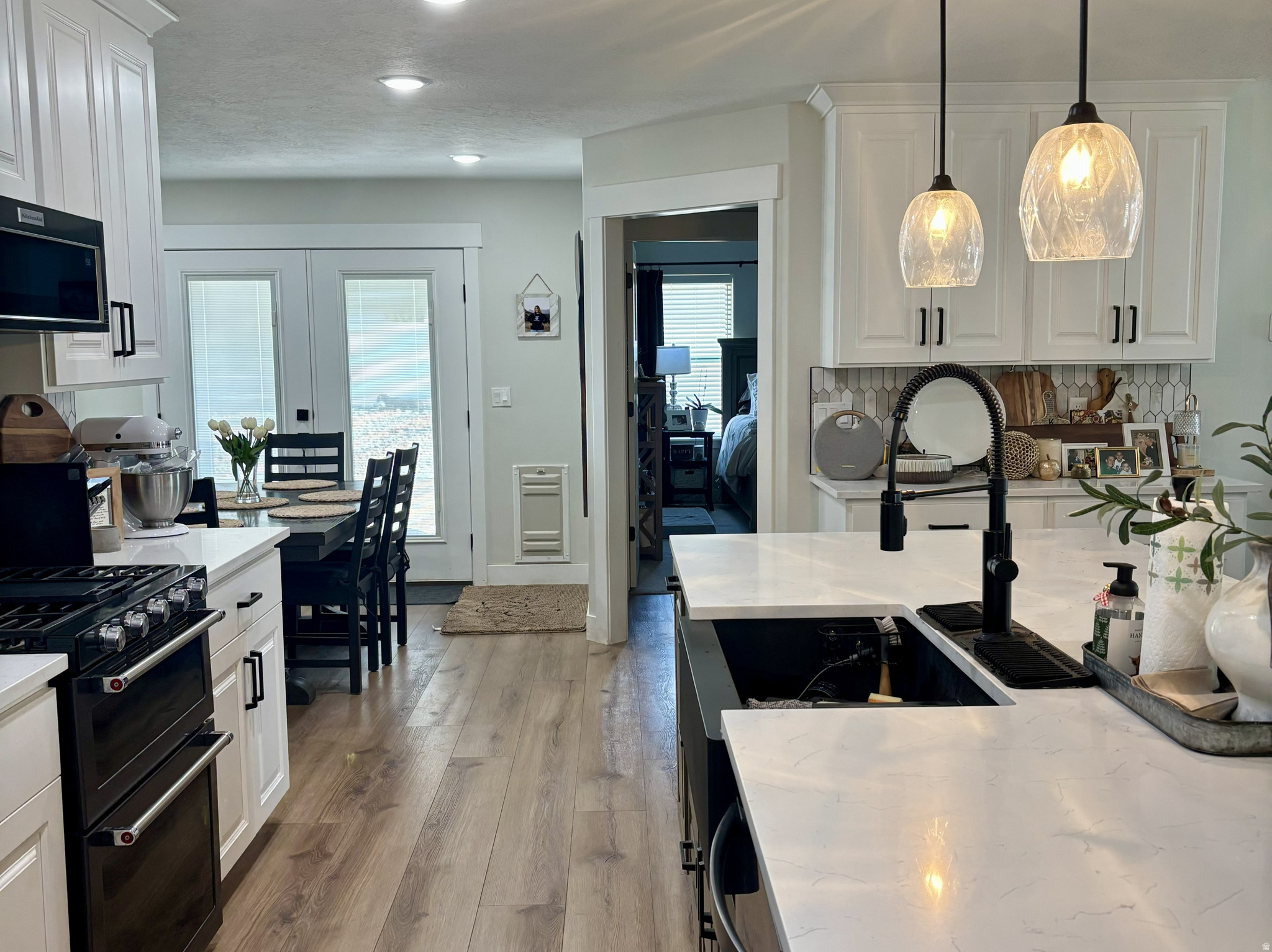 COUNTRY CORNER - Residential