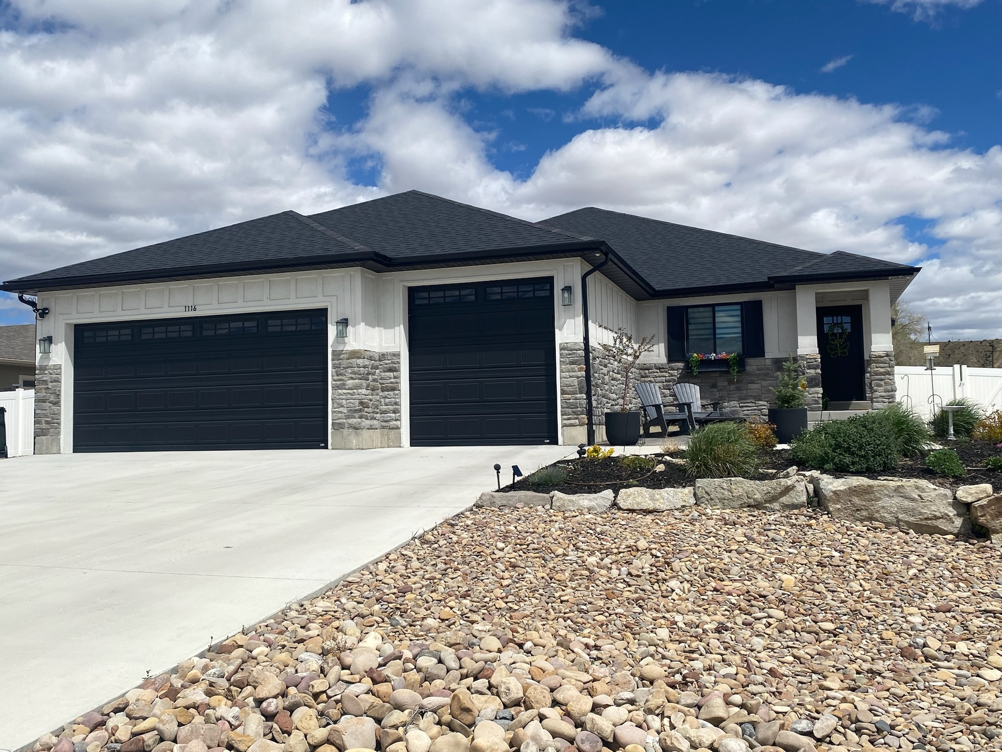 COUNTRY CORNER - Residential