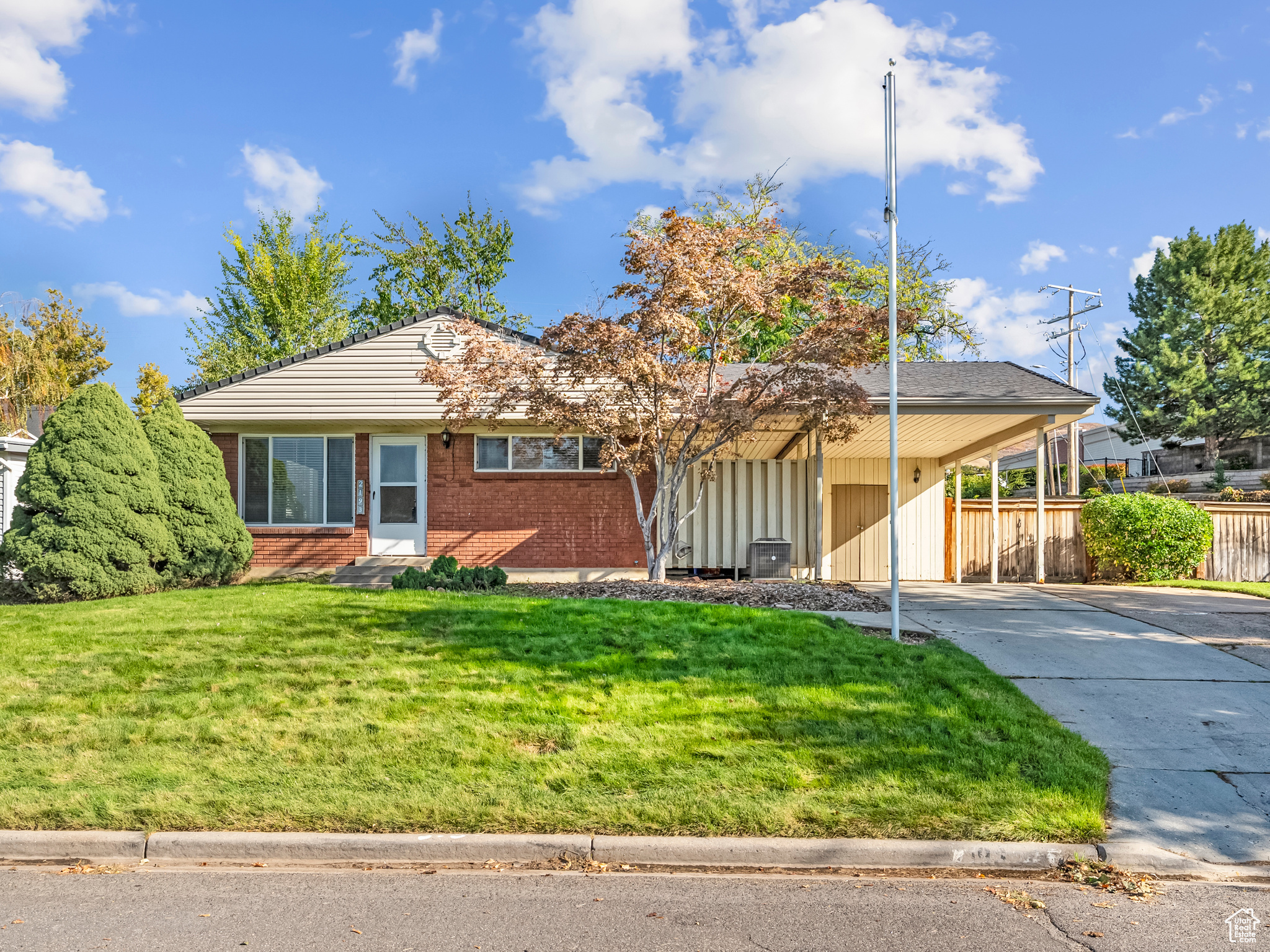 This 4-bed, 2-bath home in quiet, established Bountiful offers unbeatable value with a fully fenced private backyard, finished basement with separate entrance, and bonus kitchenette. Located across from a new subdivision with public transit on both sides of the street, it's perfect for families, investors, or multi-generational living. Includes a backyard shed, play set, brand-new carpet, and kitchen appliances-ready for move-in. Just 15 minutes to Salt Lake City!