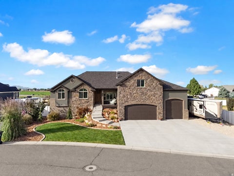 Photo of 4863 JACQUELYN PARK LN, Taylor, UT 84401 (MLS # 2186756)