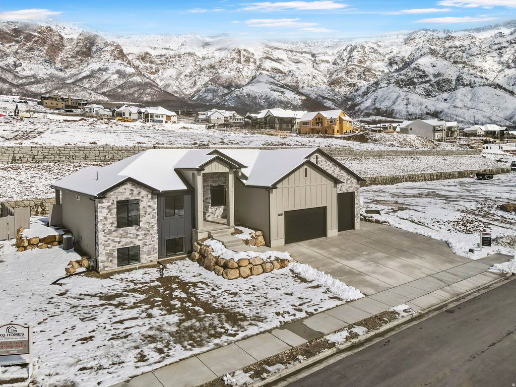 Photo for 728 E MOUNTAIN RD, North Ogden, UT 84414 (MLS # 2156198)