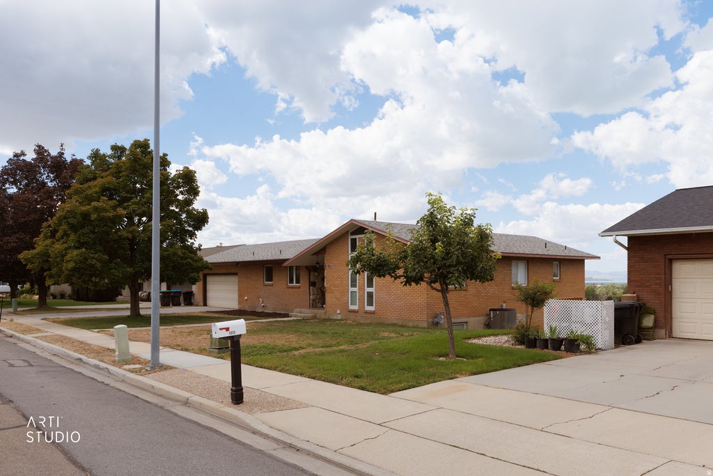 Photo of 1303 N LAKEVIEW DR, Provo, UT 84604 (MLS # 2186603)