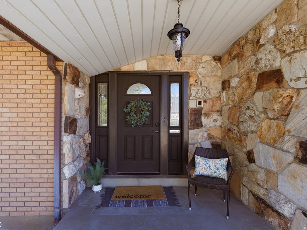 Photo of 1303 N LAKEVIEW DR, Provo, UT 84604 (MLS # 2186603)