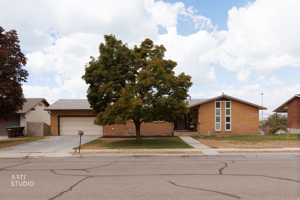 Photo of 1303 N LAKEVIEW DR, Provo, UT 84604 (MLS # 2186603)
