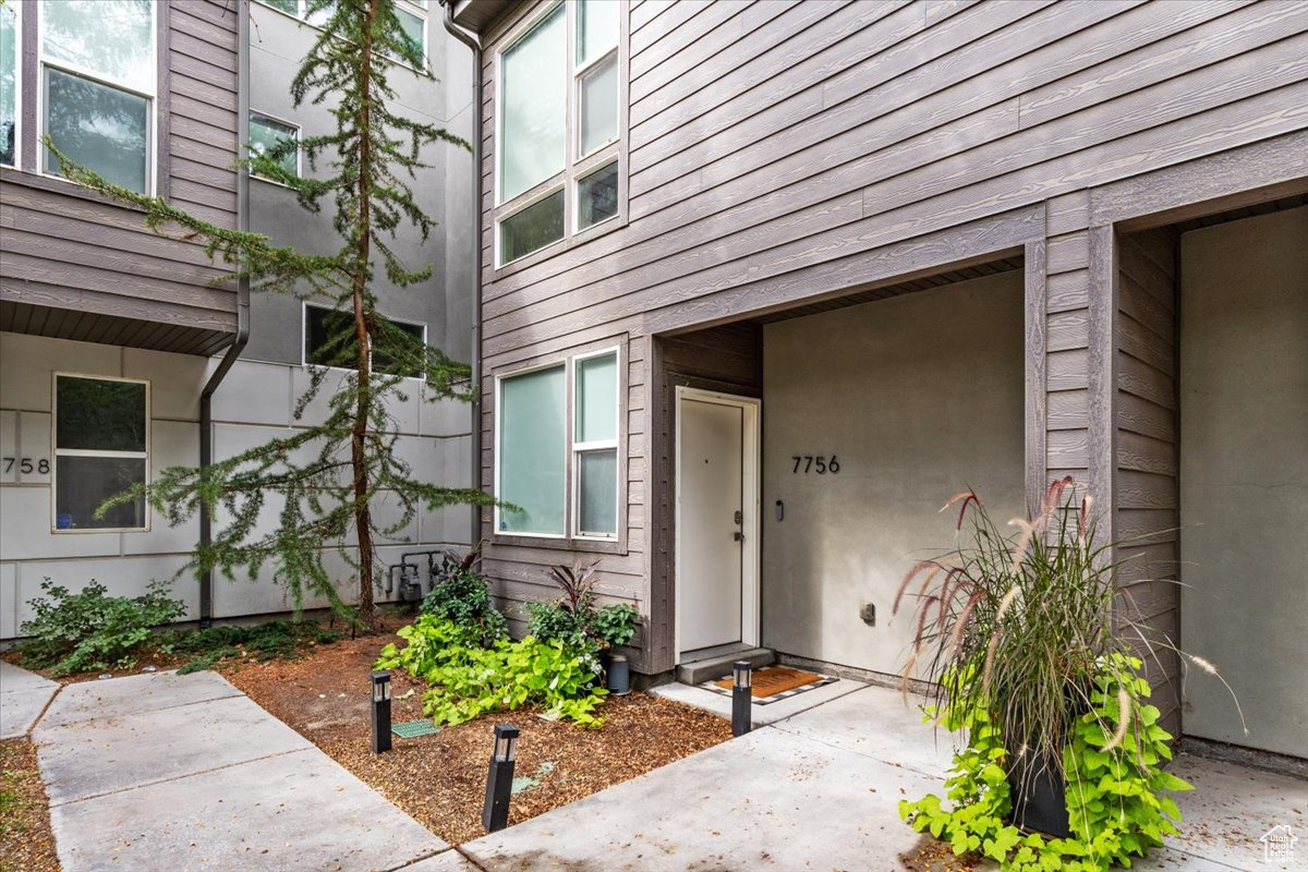 ROOFTOPS AT 78 HUNDRED TOWNHOMES - Residential