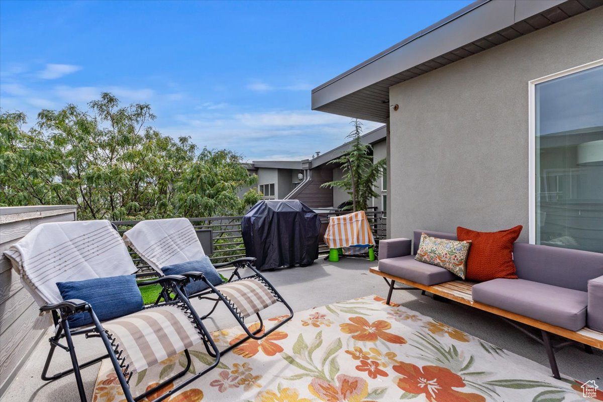 ROOFTOPS AT 78 HUNDRED TOWNHOMES - Residential