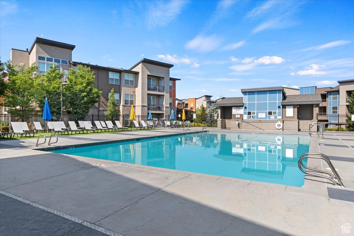 ROOFTOPS AT 78 HUNDRED TOWNHOMES - Residential