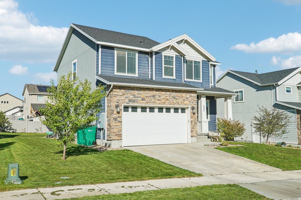 Photo of 332 STONE DR, Santaquin, UT 84655 (MLS # 2185324)