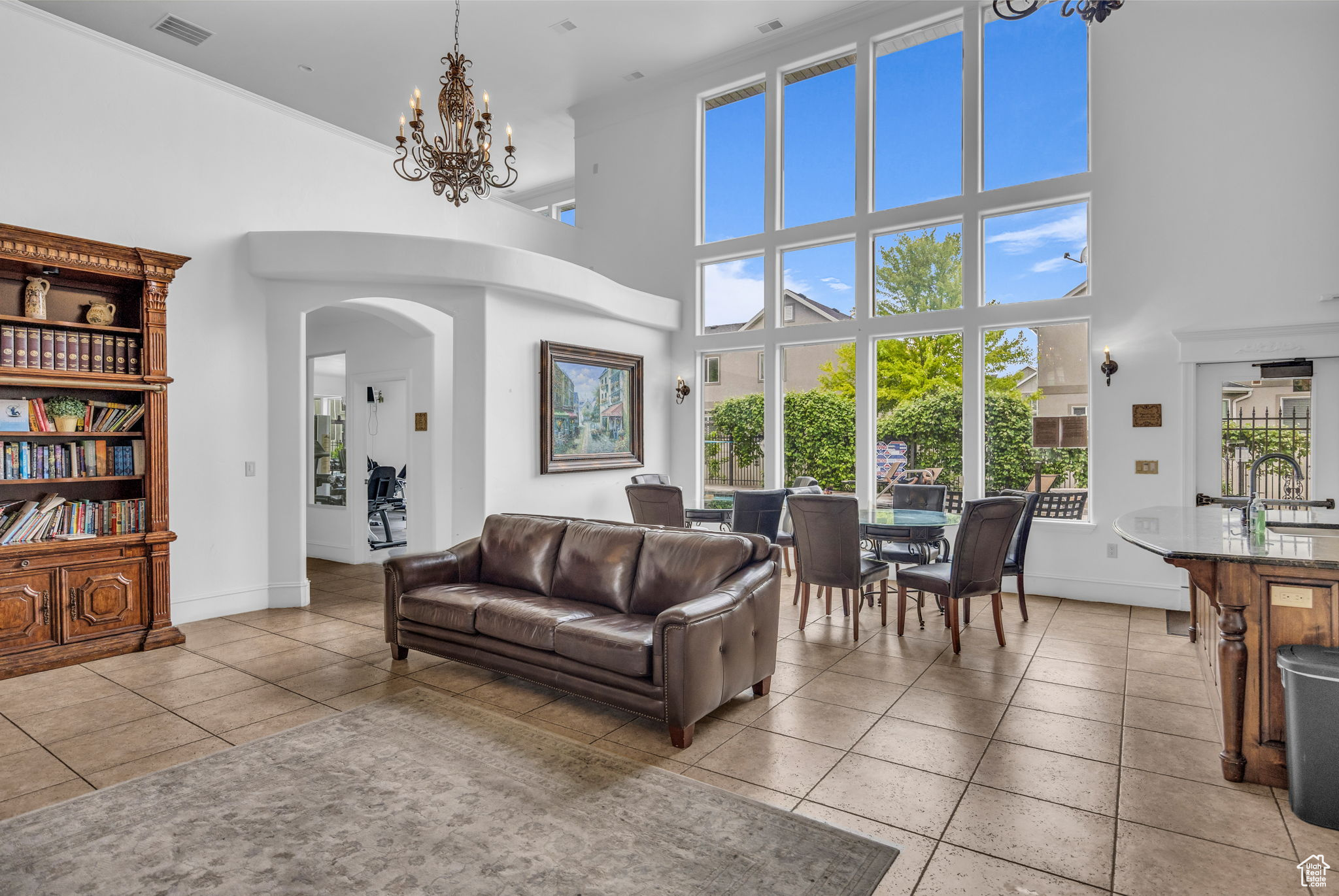 BELLE MONET - Residential