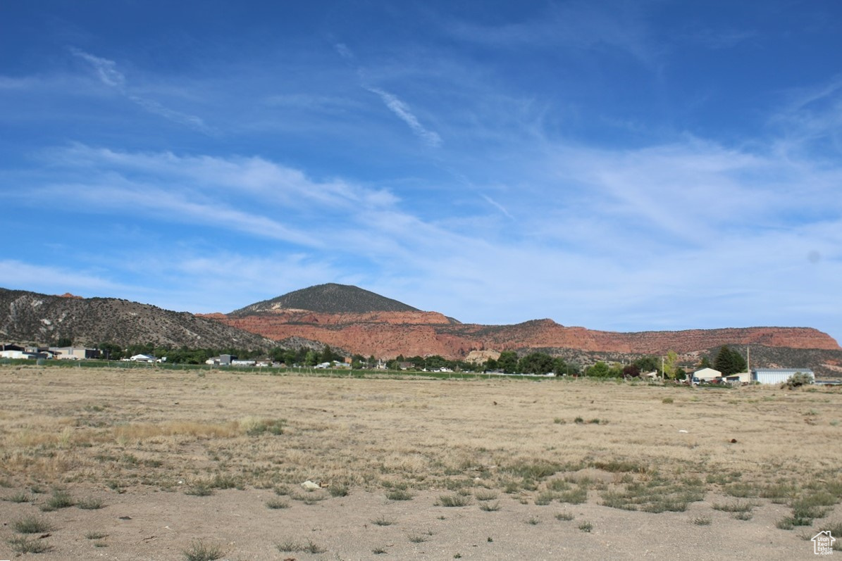 LOT 4, DAYLIGHT ESTATES PLAT A SUBD. - Residential