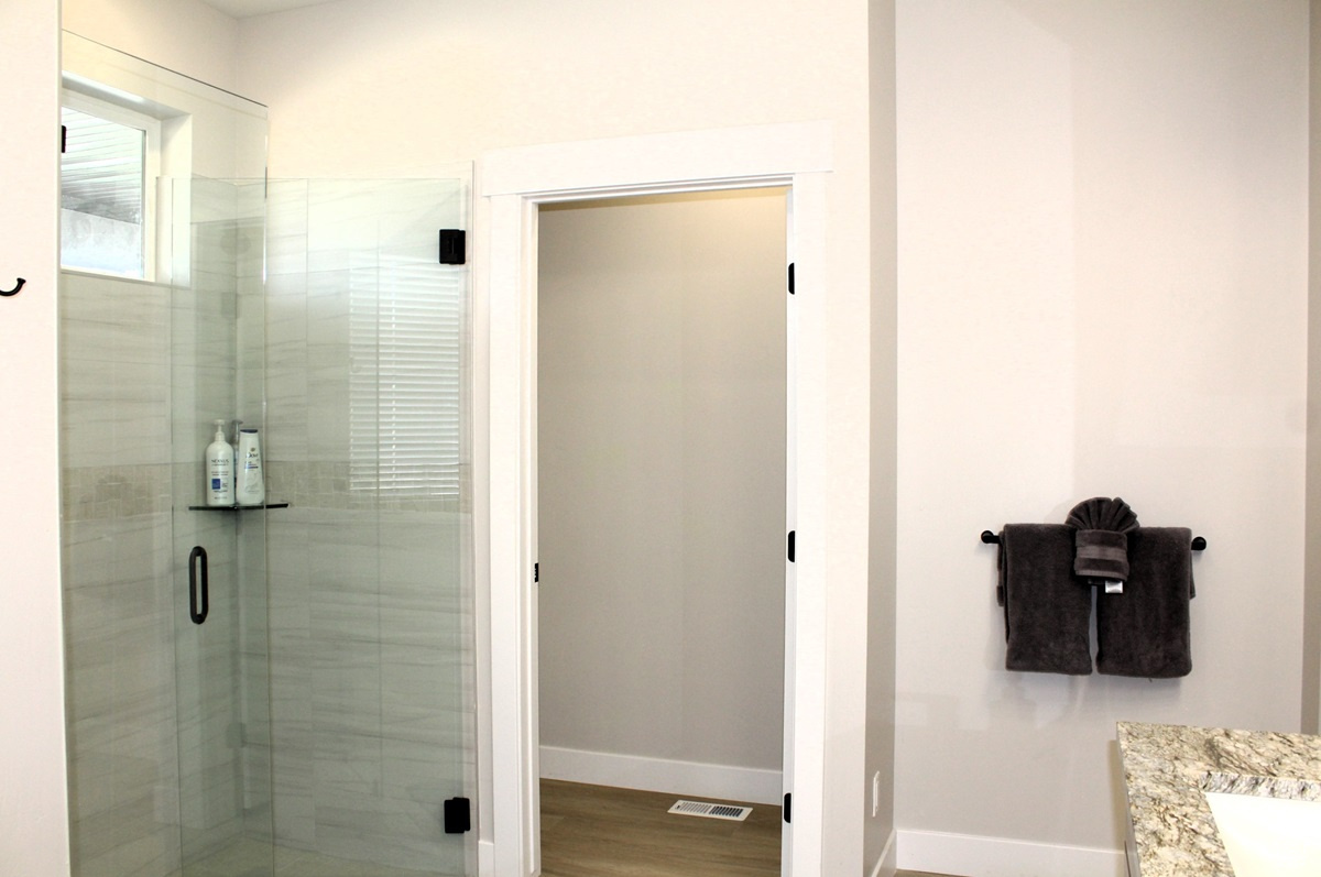 LOT 4, DAYLIGHT ESTATES PLAT A SUBD. - Residential