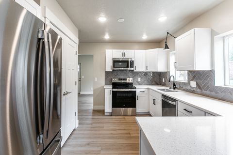 Tiny photo for 150 E 200 S, Farmington, UT 84025 (MLS # 2124040)