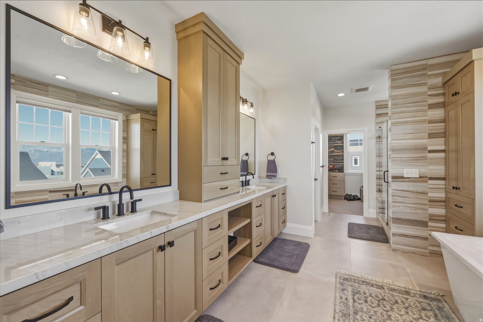 DAYBREAK - Residential