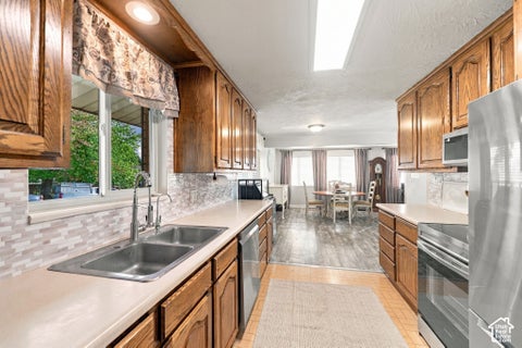 Tiny photo for 937 E KINGSWOOD RD, Kaysville, UT 84037 (MLS # 2189468)