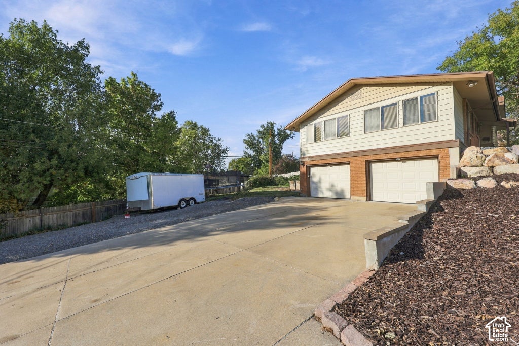Photo of 937 E KINGSWOOD RD, Kaysville, UT 84037 (MLS # 2189468)