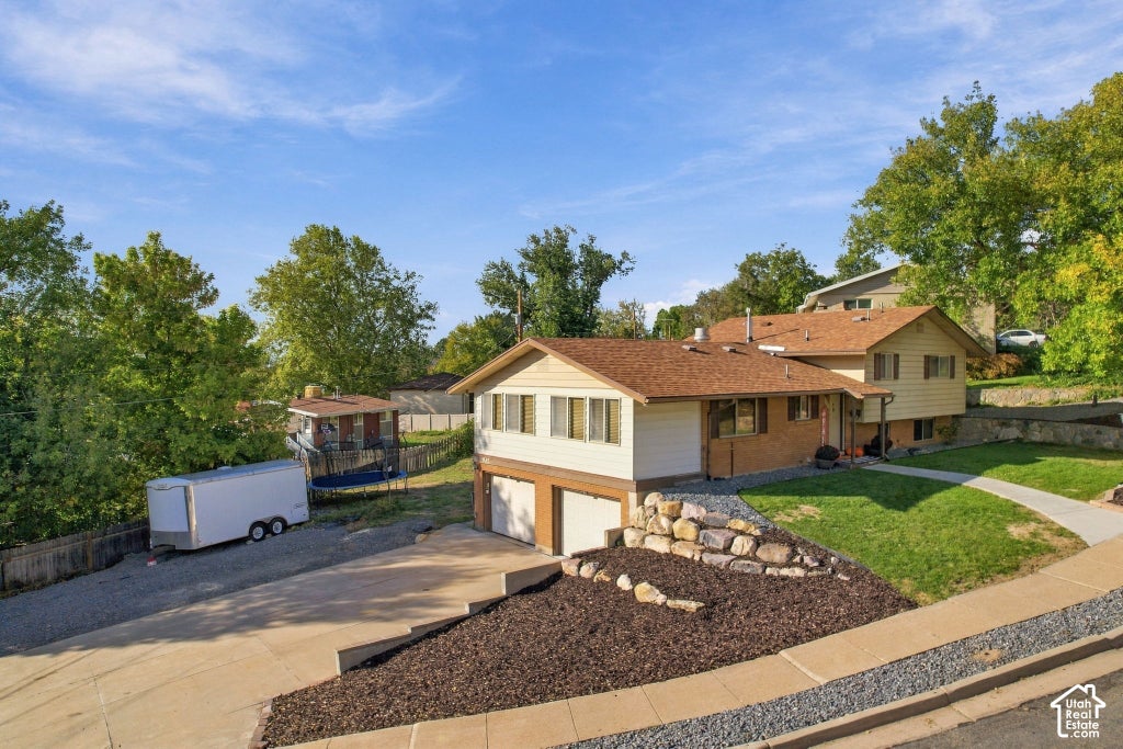 Photo of 937 E KINGSWOOD RD, Kaysville, UT 84037 (MLS # 2189468)