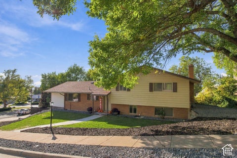 Tiny photo for 937 E KINGSWOOD RD, Kaysville, UT 84037 (MLS # 2189468)