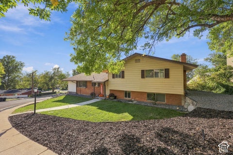 Tiny photo for 937 E KINGSWOOD RD, Kaysville, UT 84037 (MLS # 2189468)