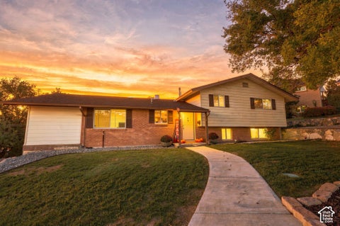 Tiny photo for 937 E KINGSWOOD RD, Kaysville, UT 84037 (MLS # 2189468)