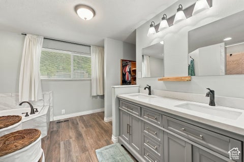 Tiny photo for 937 E KINGSWOOD RD, Kaysville, UT 84037 (MLS # 2189468)