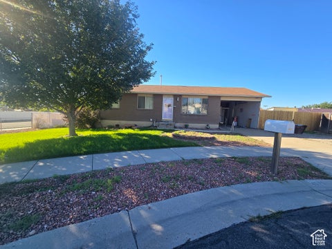 Photo of 4025 W HAZY CIR, Taylorsville, UT 84129 (MLS # 2187376)