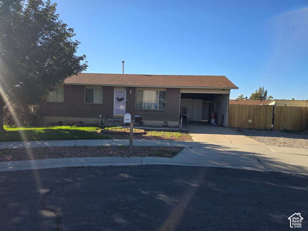 Photo of 4025 W HAZY CIR, Taylorsville, UT 84129 (MLS # 2187376)