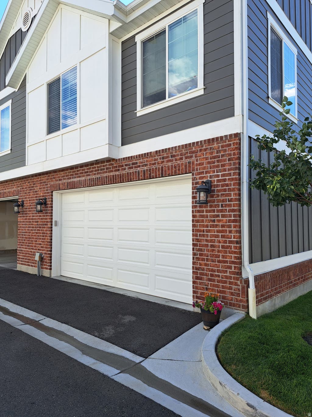 Photo of 9283 S BENNINGTON CT, Sandy, UT 84094 (MLS # 2177349)