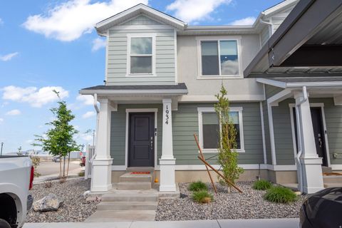 Townhouse For Sale - 1934 N Ten Hens Ave<br/> Tooele, UT 84074