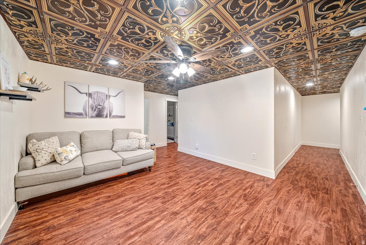 APPLE HOLLOW - Residential