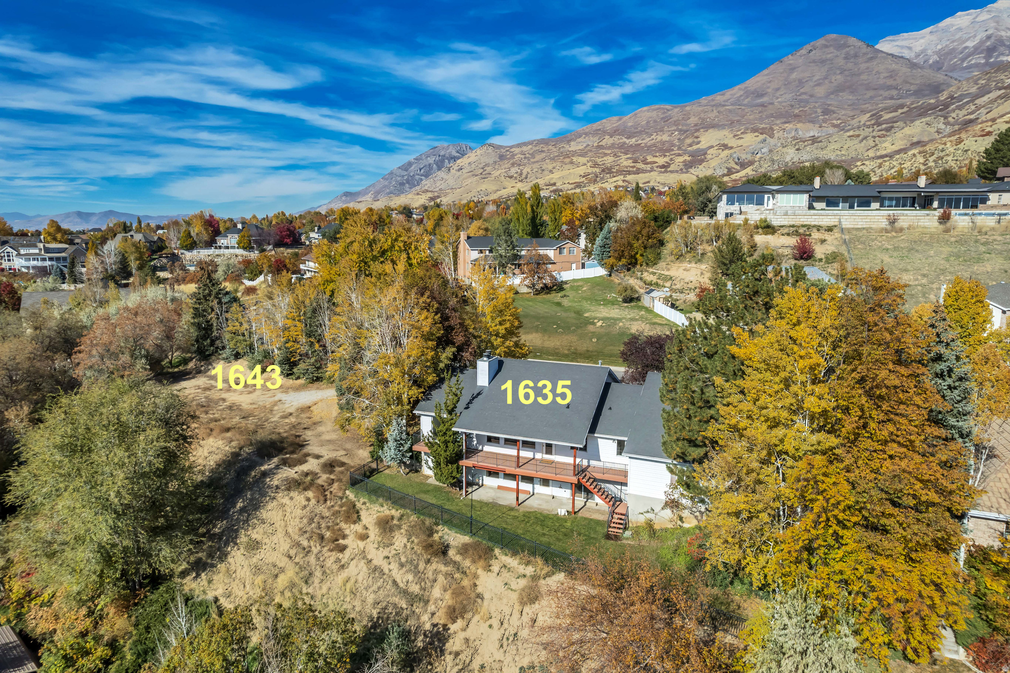 MOUNTAIN OAKS - Land