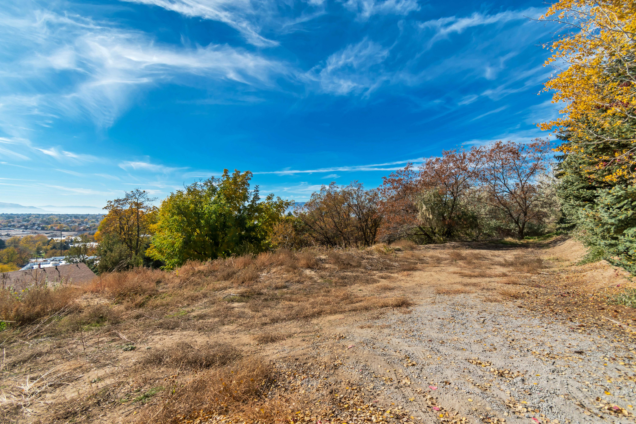 MOUNTAIN OAKS - Land