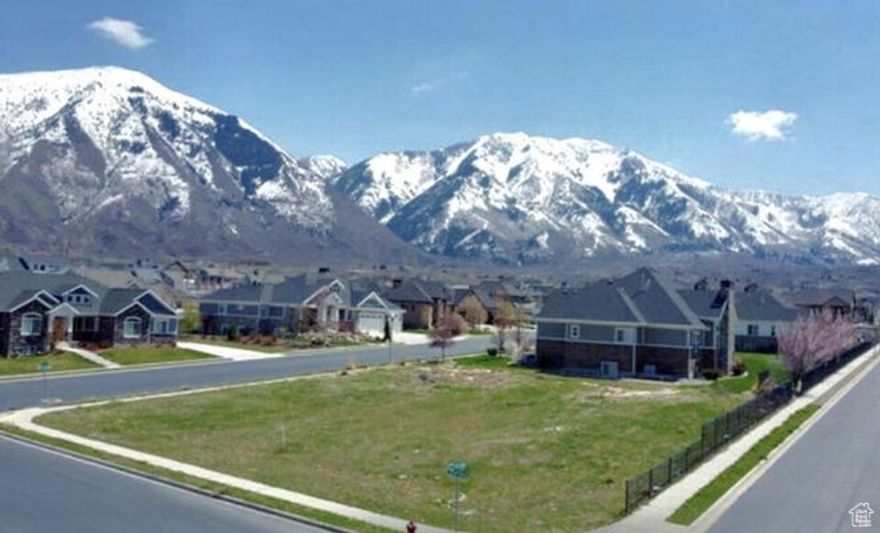 This spectacular 0.34-acre lot offers breathtaking, unobstructed views of Mount Loafer, making it the ideal setting for your dream home. Nestled in a peaceful, well-established community, this parcel provides the perfect balance of privacy and convenience. Don't miss the chance to build your perfect retreat in this exceptional location!