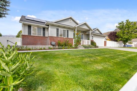 Tiny photo for 4616 W CARRIAGE LN, Cedar Hills, UT 84062 (MLS # 2113018)