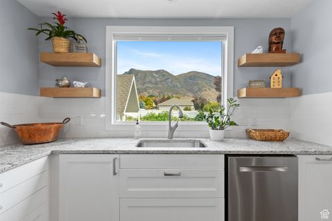 Tiny photo for 4616 W CARRIAGE LN, Cedar Hills, UT 84062 (MLS # 2113018)