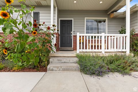 Tiny photo for 4616 W CARRIAGE LN, Cedar Hills, UT 84062 (MLS # 2113018)