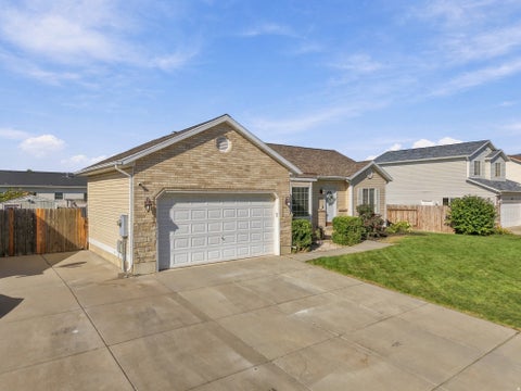Tiny photo for 696 W 1960 N, Clinton, UT 84015 (MLS # 2184951)
