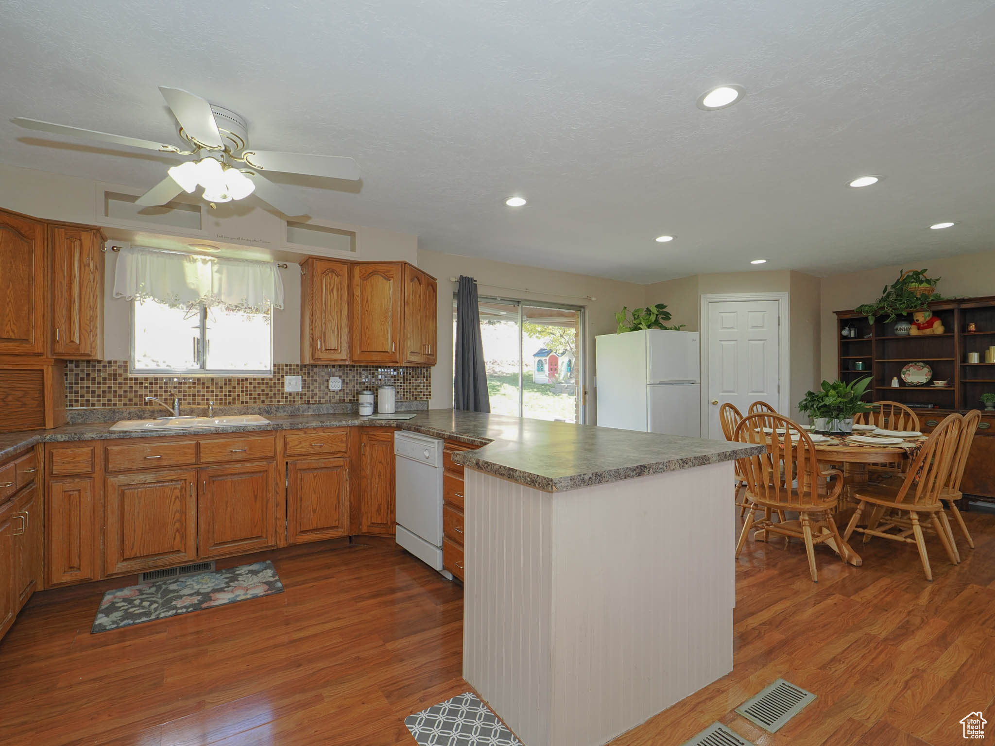 257 E Peachtree Dr, Centerville, Utah image 35